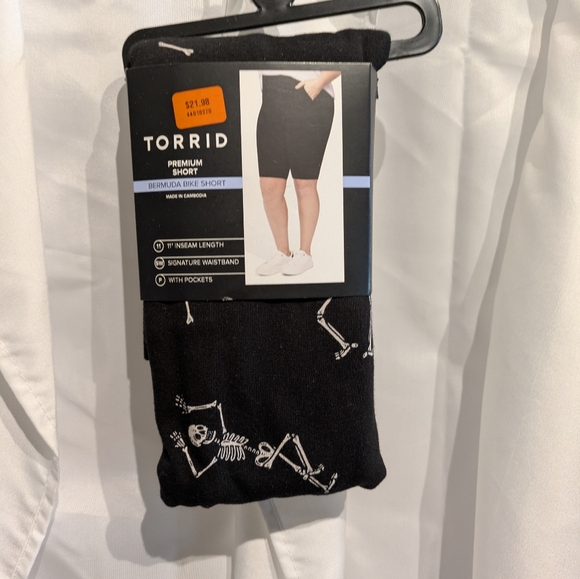 torrid Pants - C1 Torrid Bike Short W/ Skeletons Size 0 ( Large 12)  NWT